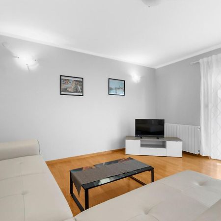 Villa Hope - Apartments With Shared Pool Poreč Rum bild