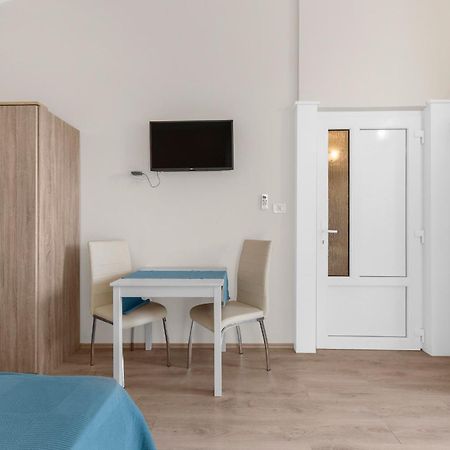 Villa Hope - Apartments With Shared Pool Poreč Rum bild
