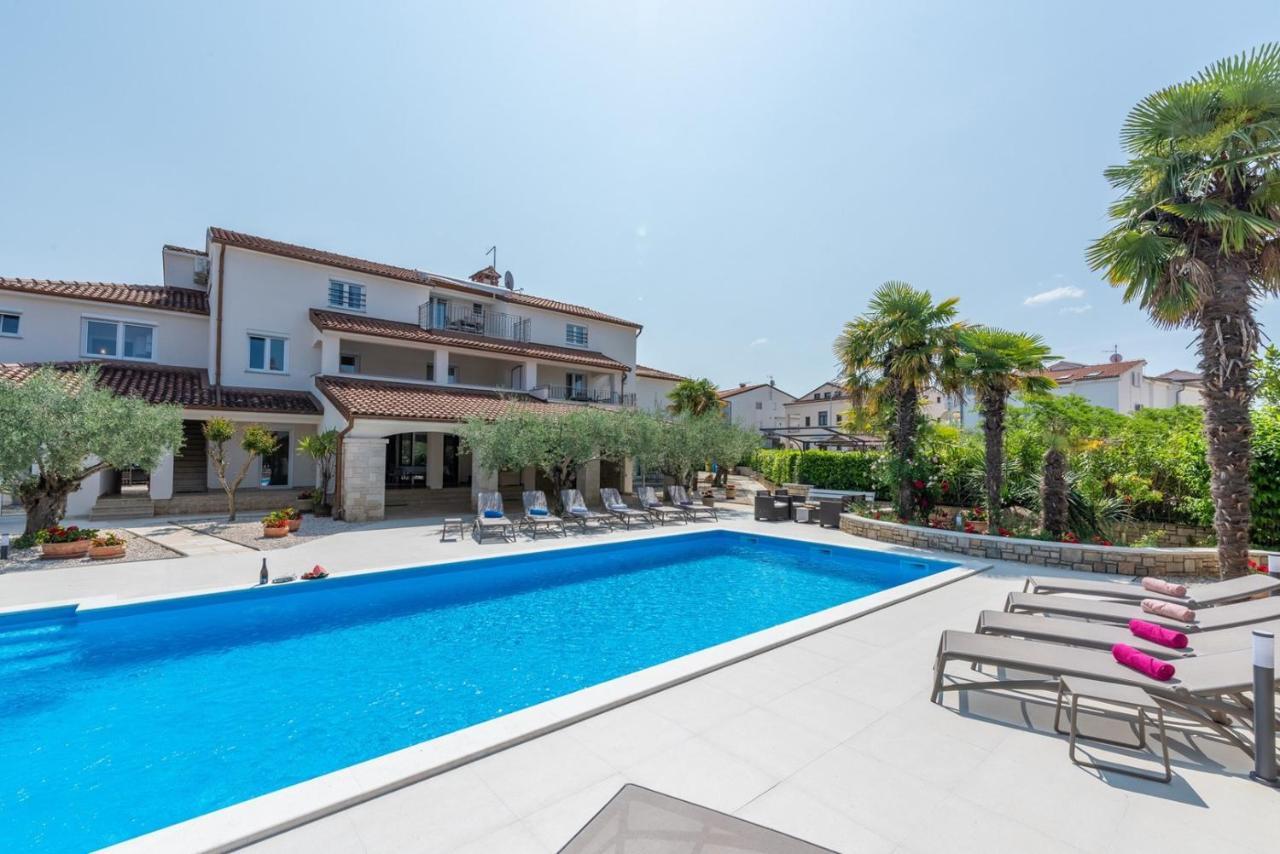 Villa Hope - Apartments With Shared Pool Poreč Exteriör bild