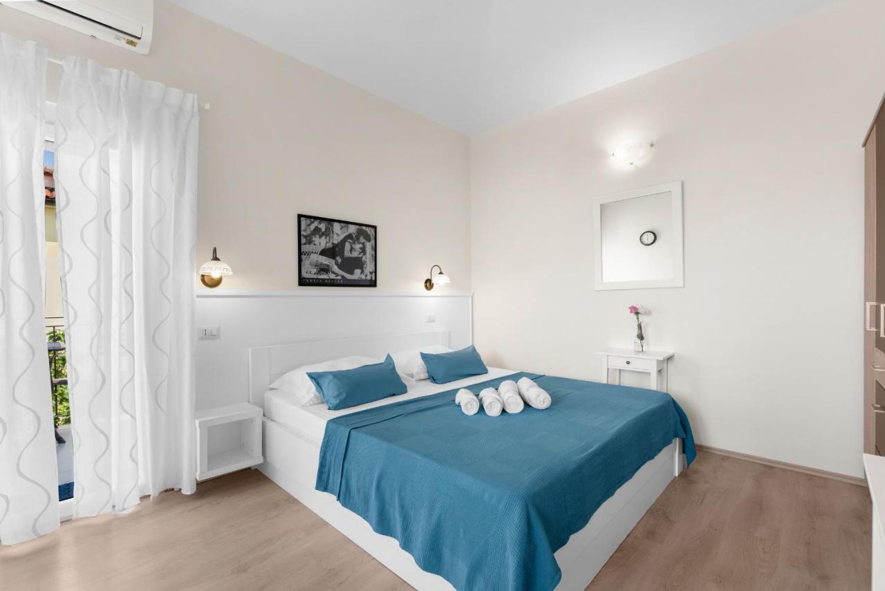 Villa Hope - Apartments With Shared Pool Poreč Exteriör bild