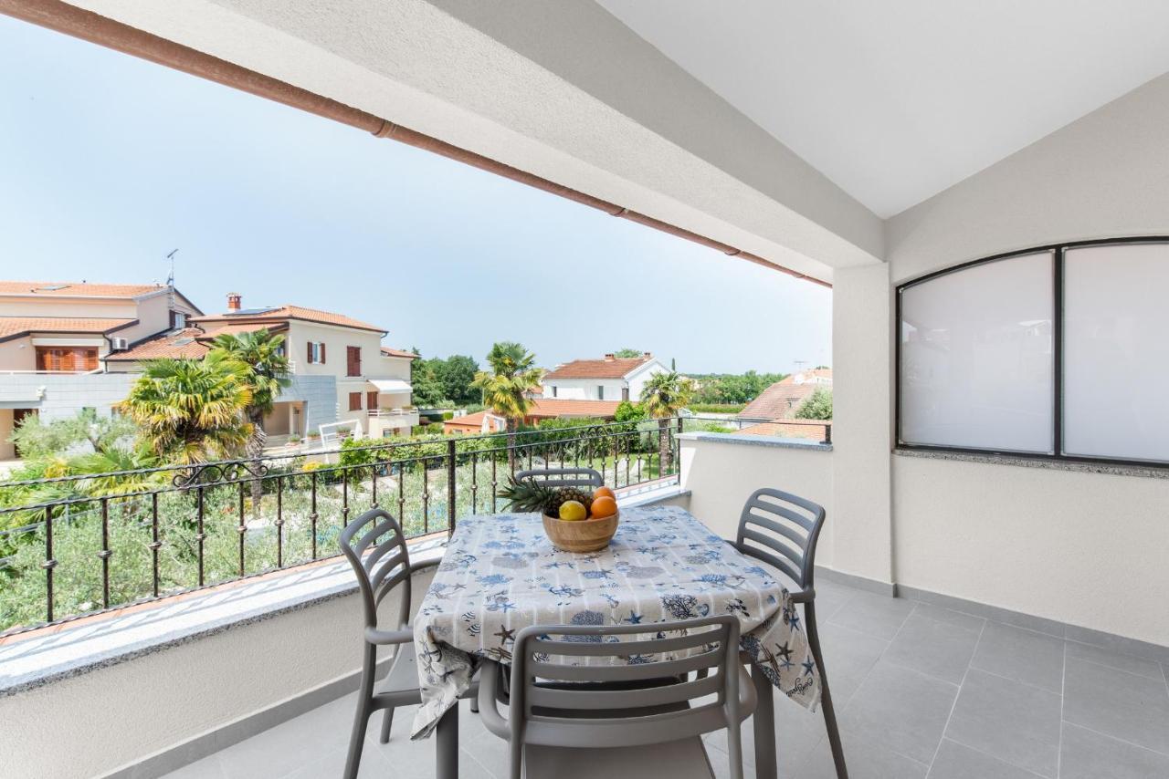 Villa Hope - Apartments With Shared Pool Poreč Exteriör bild