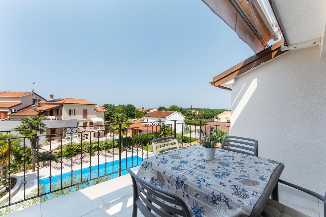 Villa Hope - Apartments With Shared Pool Poreč Exteriör bild