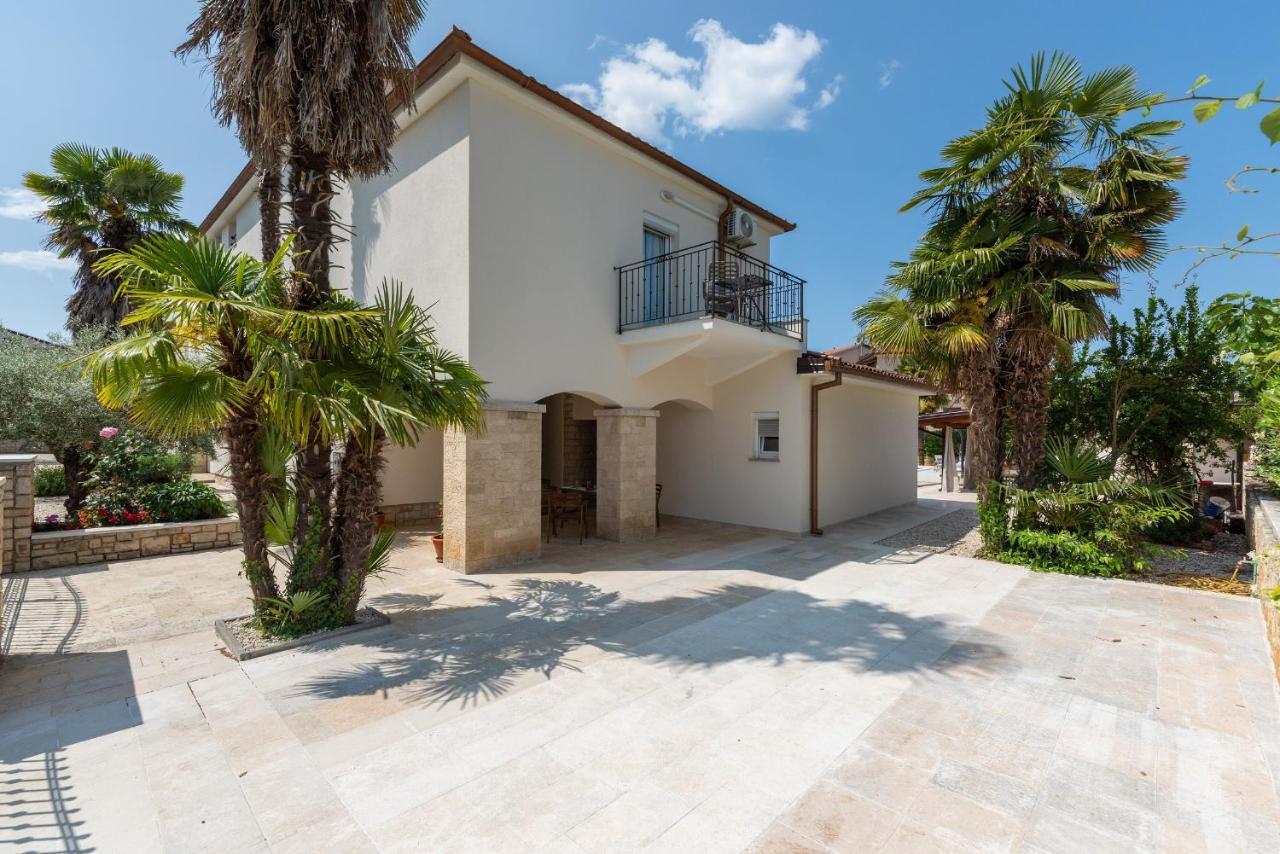 Villa Hope - Apartments With Shared Pool Poreč Exteriör bild