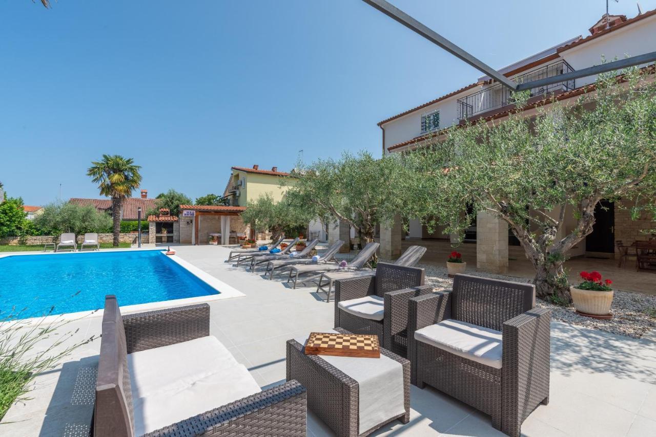 Villa Hope - Apartments With Shared Pool Poreč Exteriör bild