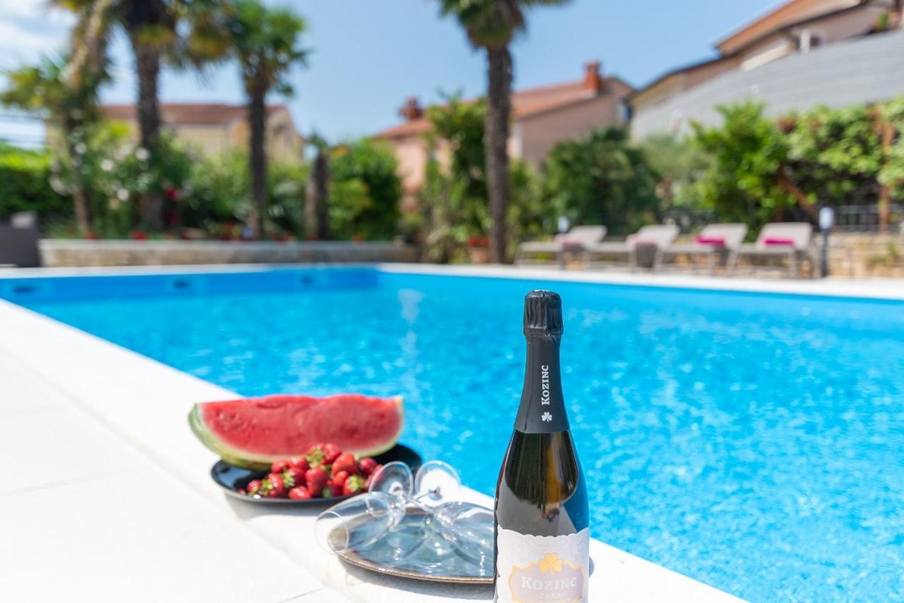 Villa Hope - Apartments With Shared Pool Poreč Exteriör bild