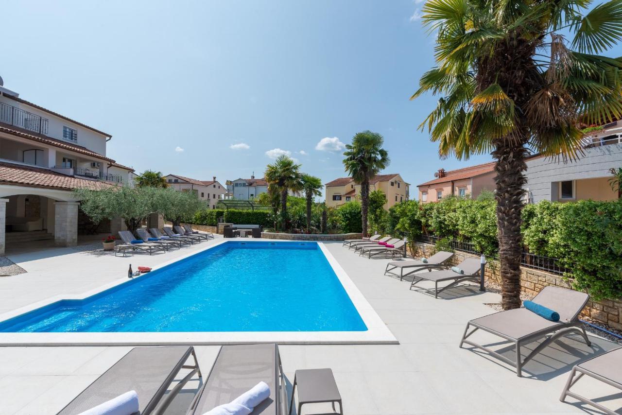 Villa Hope - Apartments With Shared Pool Poreč Exteriör bild