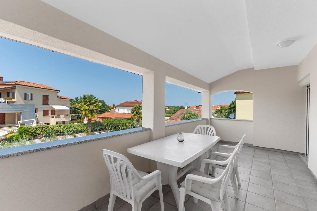 Villa Hope - Apartments With Shared Pool Poreč Exteriör bild