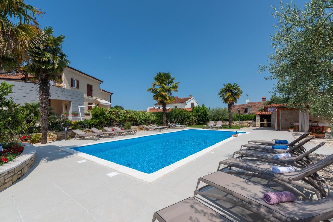 Villa Hope - Apartments With Shared Pool Poreč Exteriör bild