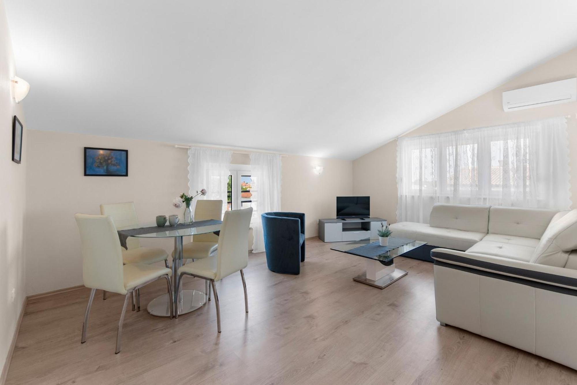 Villa Hope - Apartments With Shared Pool Poreč Rum bild