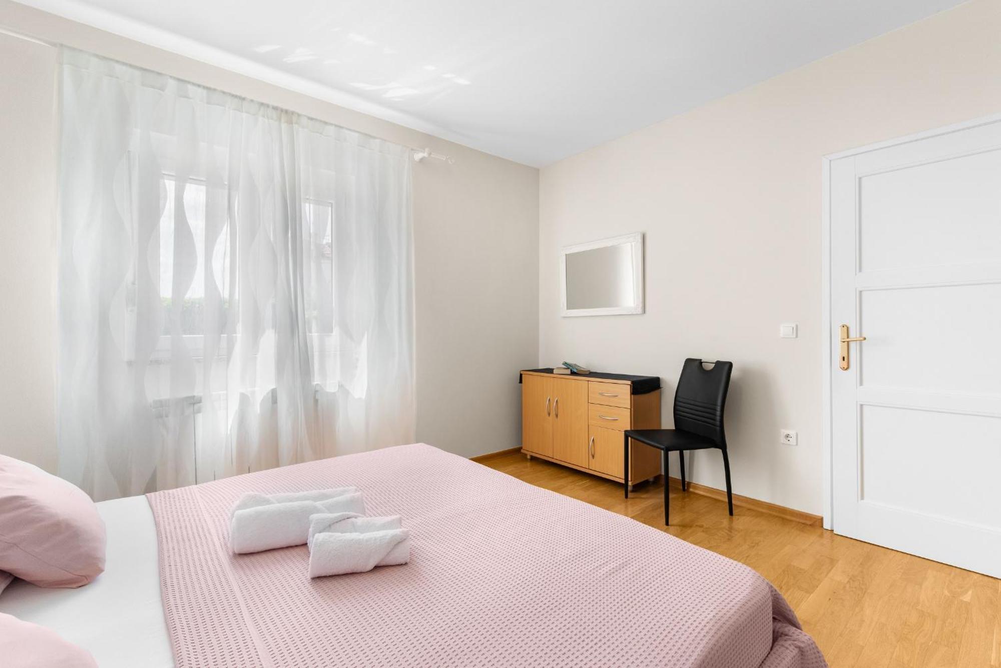 Villa Hope - Apartments With Shared Pool Poreč Rum bild
